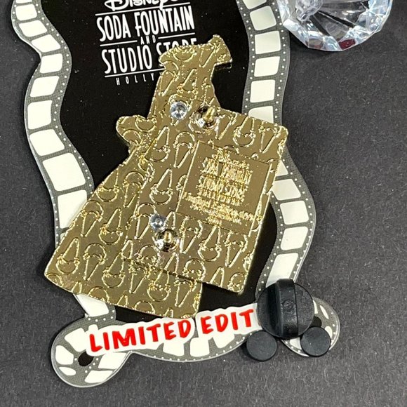 Disney Queen Hearts Jessica Rabbit Limited Edition Pin - Picture 4 of 4